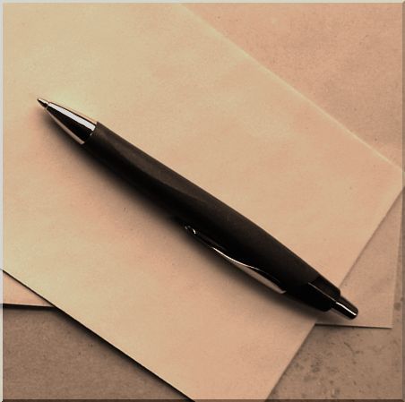 Kugelschreiber und Briefumschläge